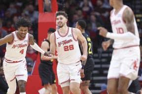 bob体育官网-加拿大球员加盟NBA休斯敦火箭，希望重返巅峰(加拿大球员加盟nba休斯敦火箭,希望重返巅峰吗)