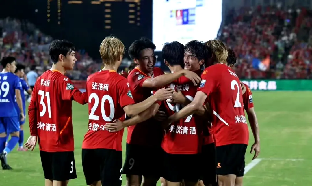 bob体育官方-国内足球盛事备受球迷关注，实力对比不容忽视(国内足球盛事备受球迷关注,实力对比不容忽视的原因)  第2张